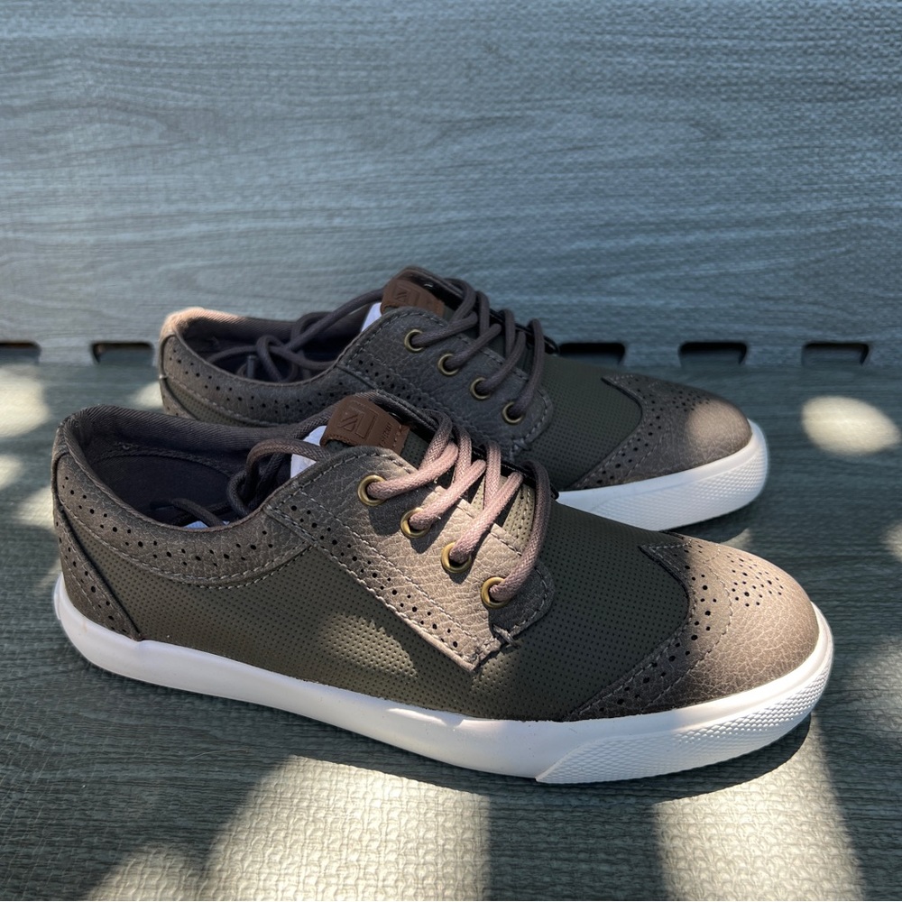 Boys shoes size 2
